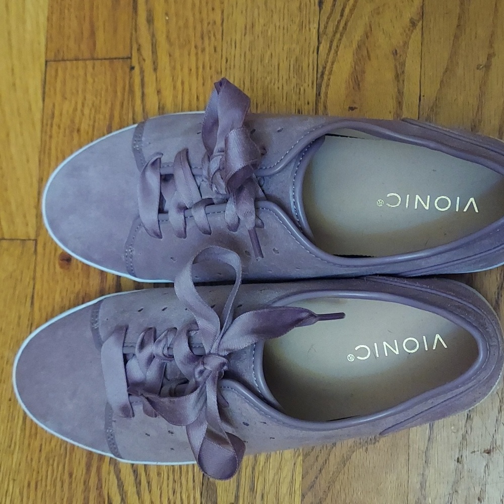 Vionic Keke suede sneaker